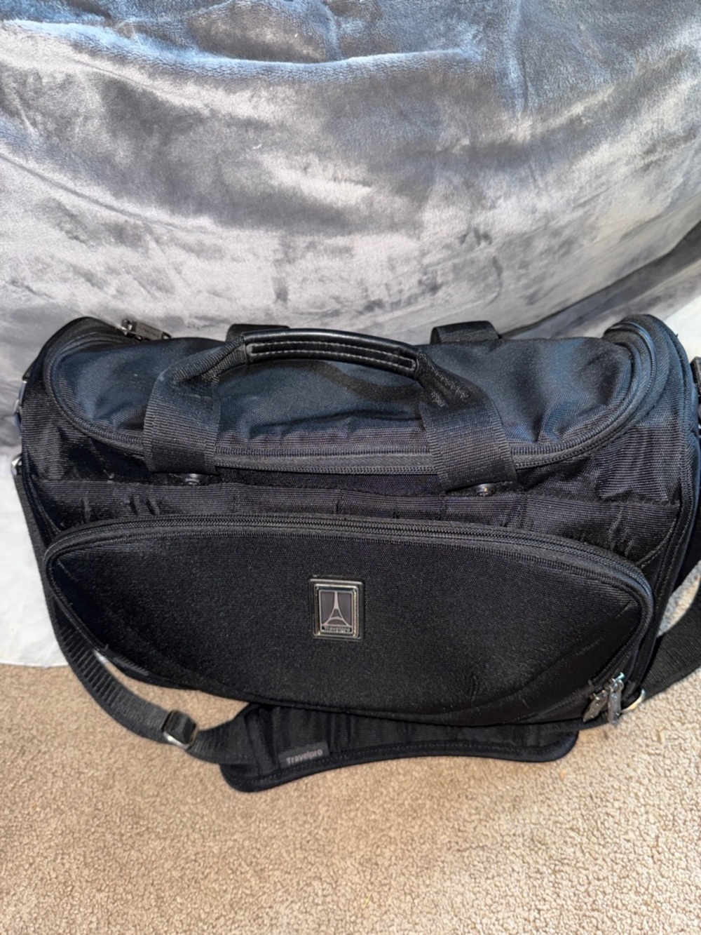 Travelpro crew deluxe carryon bag - Picture 2 of 9